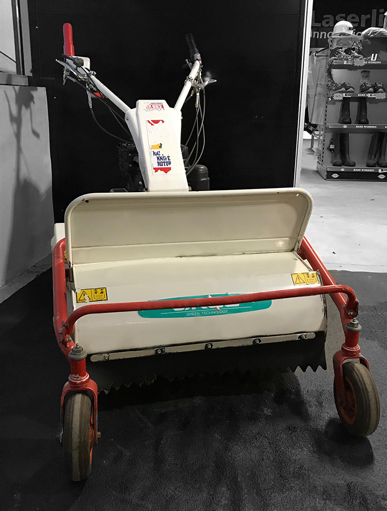 Débroussailleuse à fléau