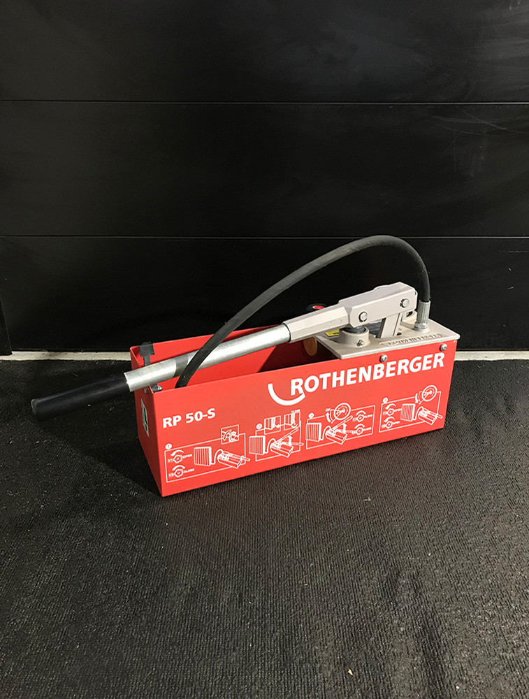 Pompe d'épreuve manuelle