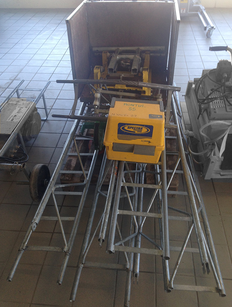 Monte tuiles 220V hauteur 15m