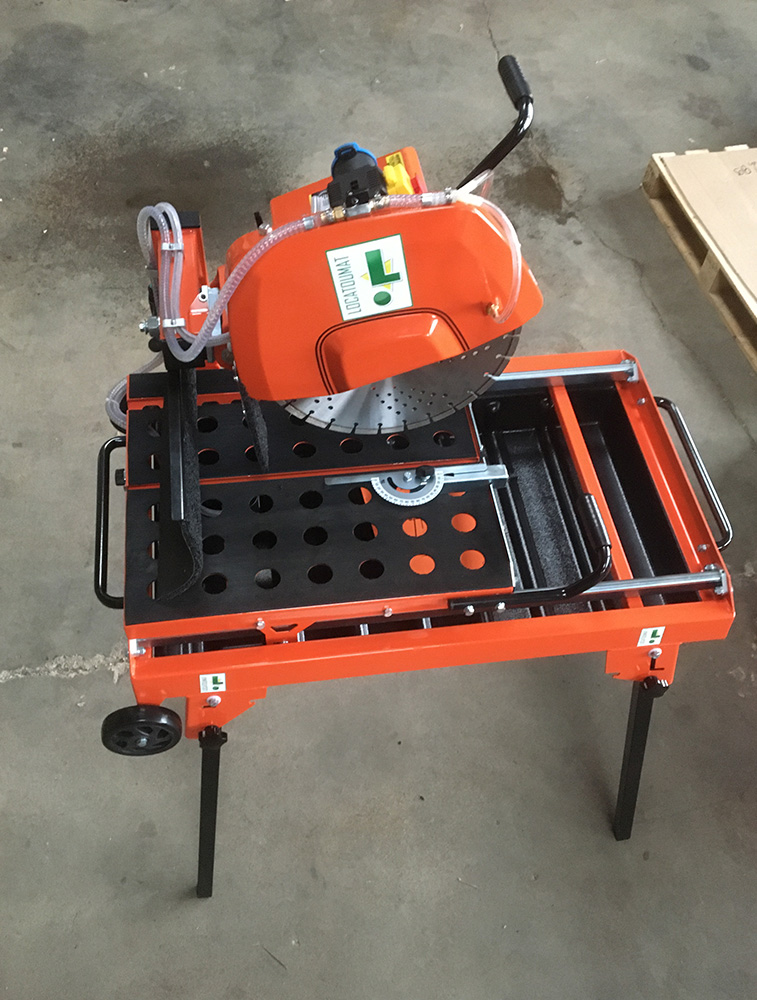 Scie à matériaux sur table