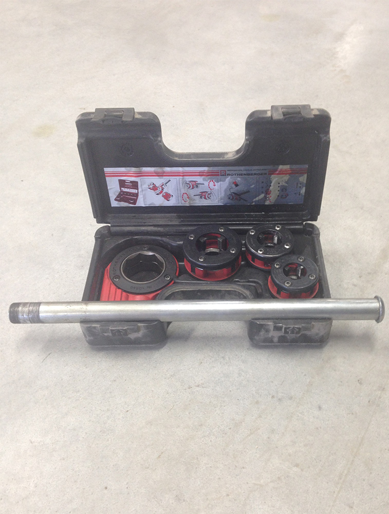 Filière à main de ½ à 1 pouce ¼