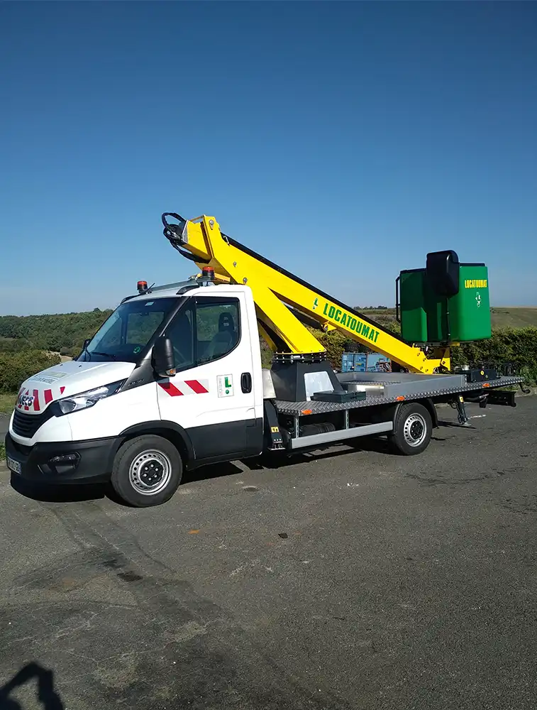 Nacelle sur camion 17m